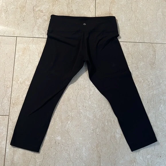 LuluLemon Capri Pants 🍋 - Picture 5 of 5